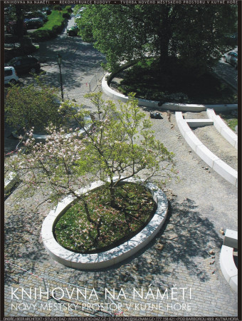 KUTNÁ HORA - NA NÁMĚTI | Betonové lavice a schody nového městského prostoru.